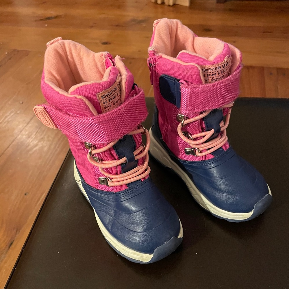 Carter’s girls snow boot size 9